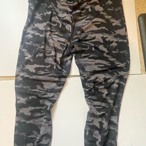 Maurice’s black/gray camo leggings - Picture 2 of 5